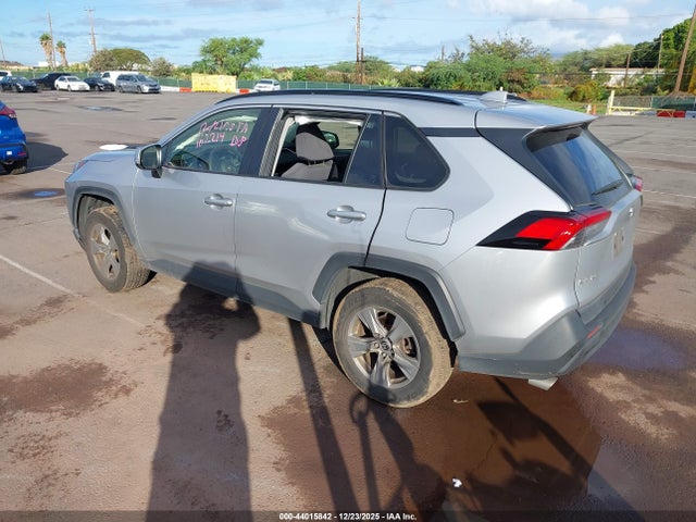 Toyota Rav4 Xle 2022 JTMP1RFV8NJ040458 Image 3