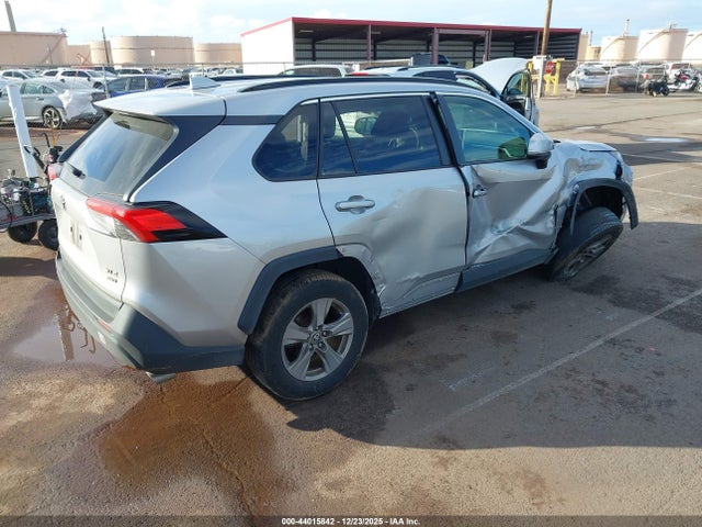 Toyota Rav4 Xle 2022 JTMP1RFV8NJ040458 Image 4