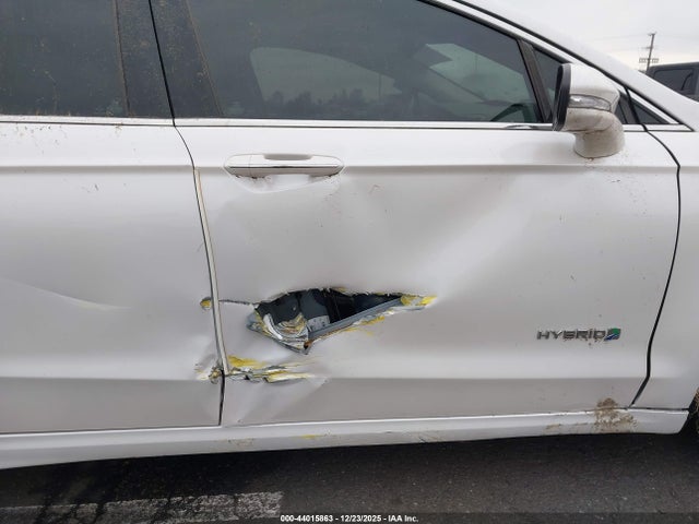 3FA6P0RU9KR175450 Ford Fusion Hybrid Titanium
