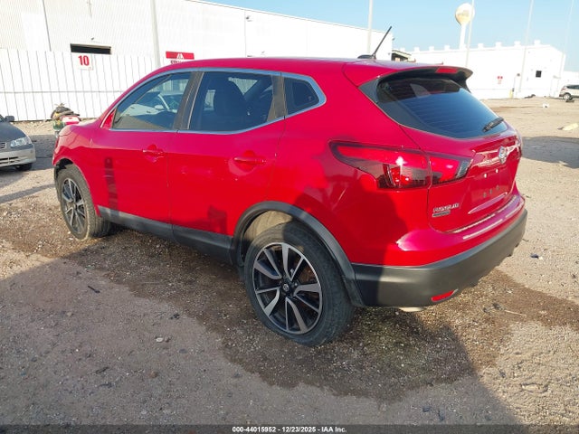 2018 NISSAN ROGUE SPORT JN1BJ1CP8JW159385 Photo 2