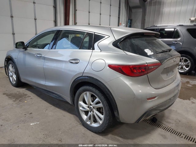2017 INFINITI QX30 SJKCH5CP2HA033404 Photo 2