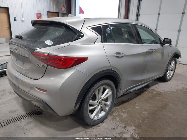 2017 INFINITI QX30 SJKCH5CP2HA033404 Photo 3