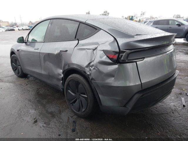 2026 TESLA MODEL Y 7SAYGDED8TF427808 Photo 2