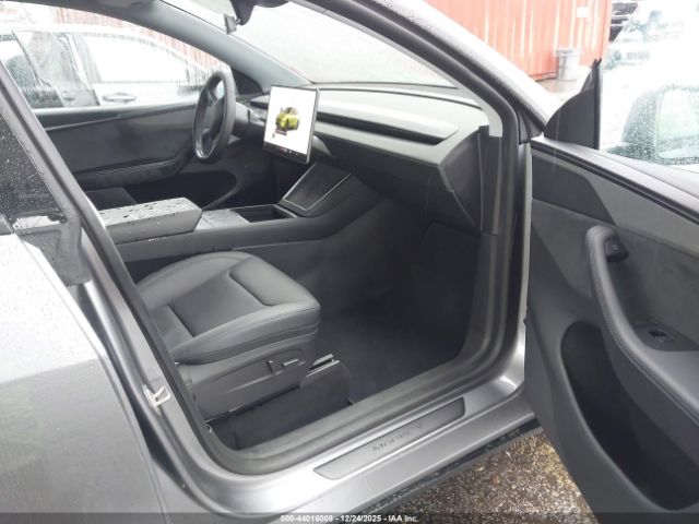 2026 TESLA MODEL Y 7SAYGDED8TF427808 Photo 4