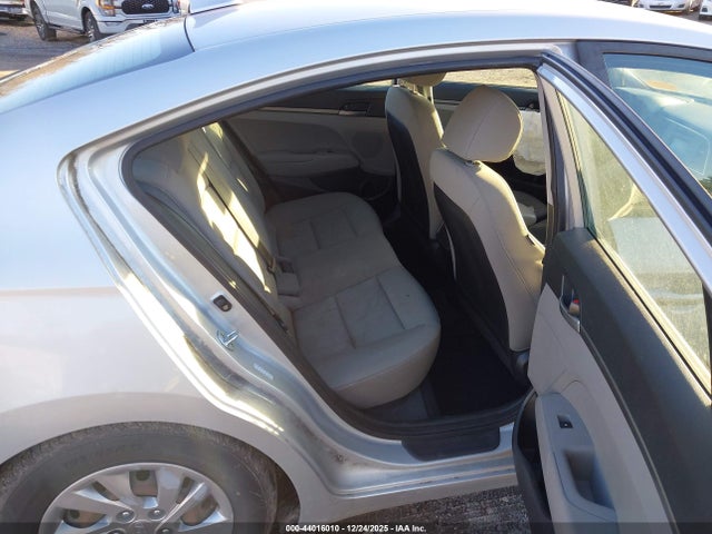 Продаж на аукціоні авто 2017 Hyundai Elantra Se, vin: KMHD74LF9HU340283, номер лоту: 44016010