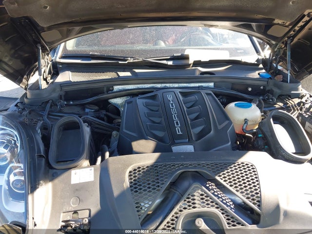 2018 PORSCHE MACAN WP1AB2A53JLB30504 Photo 9