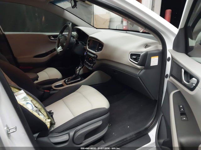 KMHC65LC8KU131313 Hyundai Ioniq Hybrid Blue