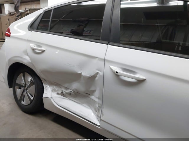 KMHC65LC8KU131313 Hyundai Ioniq Hybrid Blue