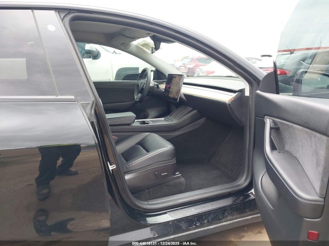 2021 TESLA MODEL Y 5YJYGDEF5MF266608 Photo 4