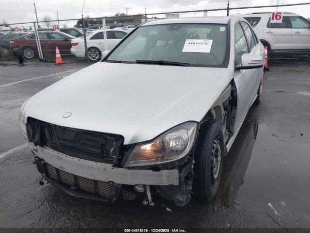 Mercedes-Benz C-Class 2014 WDDGF4HB3EG225754 Image 2