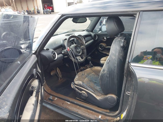 2011 MINI COOPER S CLUBMAN WMWZG3C55BTY36168 Photo 4