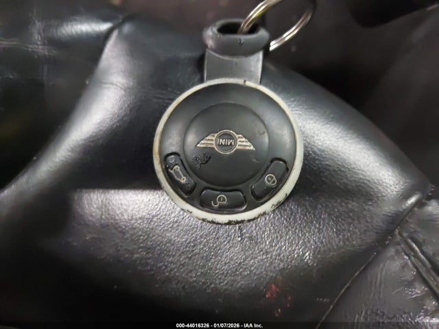 2010 MINI COOPER S CLUBMAN WMWMM3C5XATZ32525 Photo 10