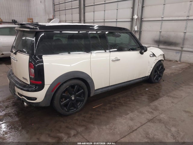 2010 MINI COOPER S CLUBMAN WMWMM3C5XATZ32525 Photo 3
