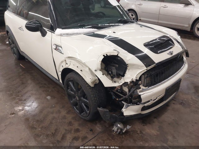2010 MINI COOPER S CLUBMAN WMWMM3C5XATZ32525 Photo 5