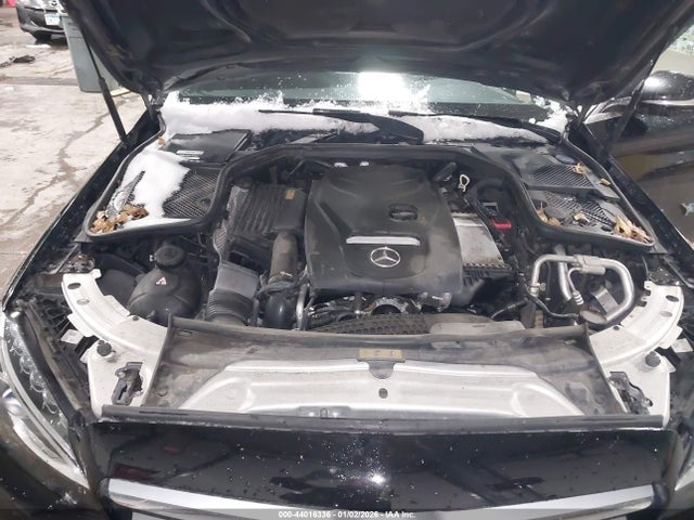 2015 Mercedes-benz C 300 Sport 4matic მანქანა იყიდება აუქციონზე, vin: 55SWF4KB1FU027957, აუქციონის ნომერი: 44016336