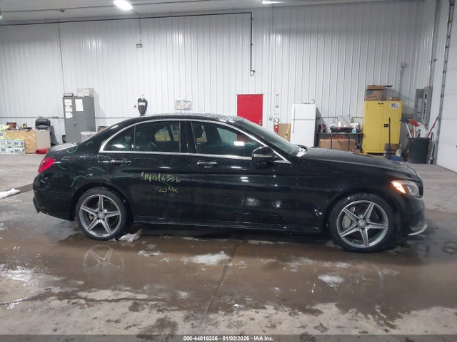 2015 Mercedes-benz C 300 Sport 4matic მანქანა იყიდება აუქციონზე, vin: 55SWF4KB1FU027957, აუქციონის ნომერი: 44016336