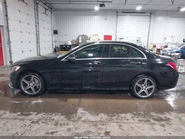2015 Mercedes-benz C 300 Sport 4matic მანქანა იყიდება აუქციონზე, vin: 55SWF4KB1FU027957, აუქციონის ნომერი: 44016336