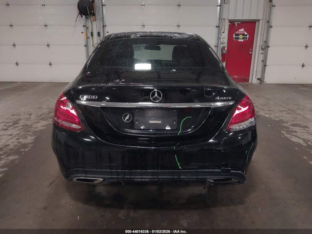 2015 Mercedes-benz C 300 Sport 4matic მანქანა იყიდება აუქციონზე, vin: 55SWF4KB1FU027957, აუქციონის ნომერი: 44016336