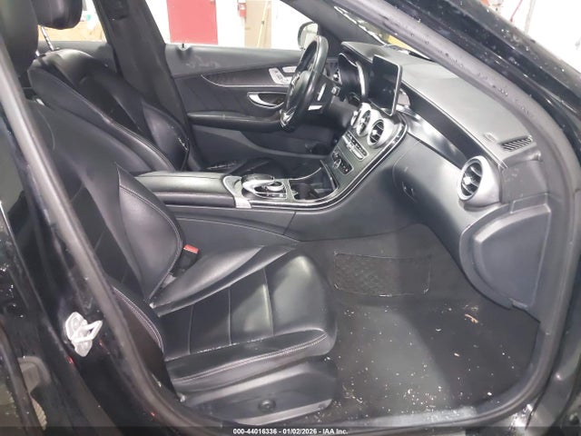 2015 Mercedes-benz C 300 Sport 4matic მანქანა იყიდება აუქციონზე, vin: 55SWF4KB1FU027957, აუქციონის ნომერი: 44016336