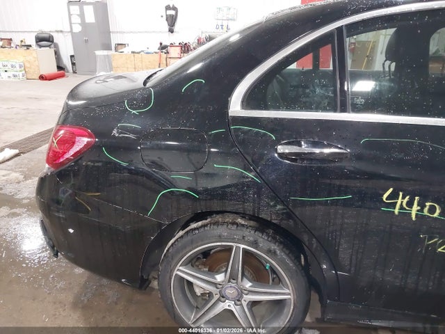 2015 Mercedes-benz C 300 Sport 4matic მანქანა იყიდება აუქციონზე, vin: 55SWF4KB1FU027957, აუქციონის ნომერი: 44016336