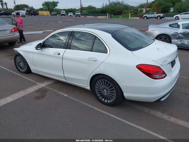 2016 MERCEDES-BENZ C 300 55SWF4KB7GU135484 Photo 2