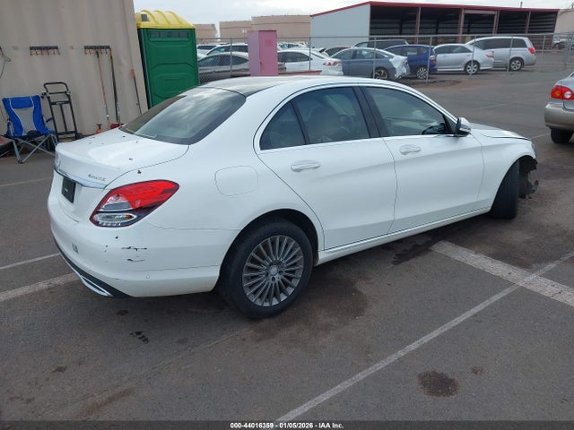 2016 MERCEDES-BENZ C 300 55SWF4KB7GU135484 Photo 3