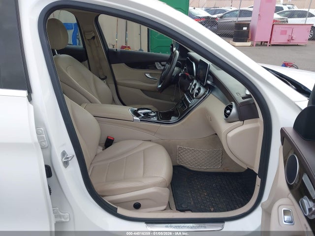 2016 MERCEDES-BENZ C 300 55SWF4KB7GU135484 Photo 4