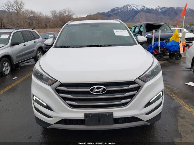 KM8J3CA29HU423883 Hyundai Tucson Eco