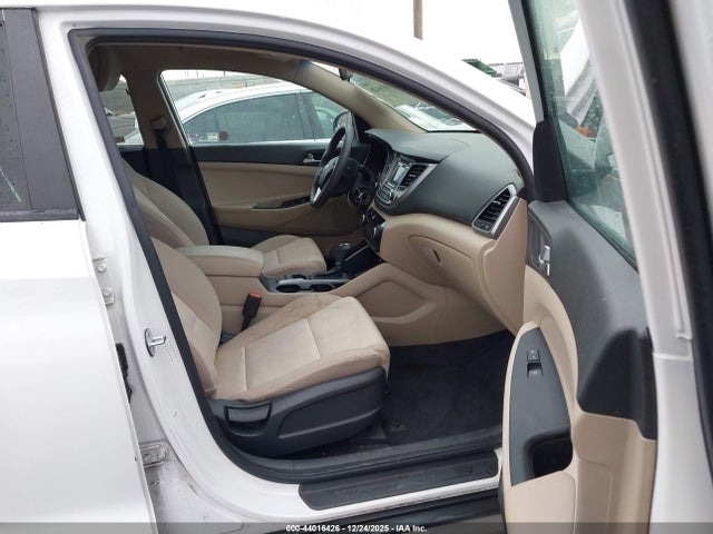 2017 HYUNDAI TUCSON KM8J3CA29HU423883 Photo 4