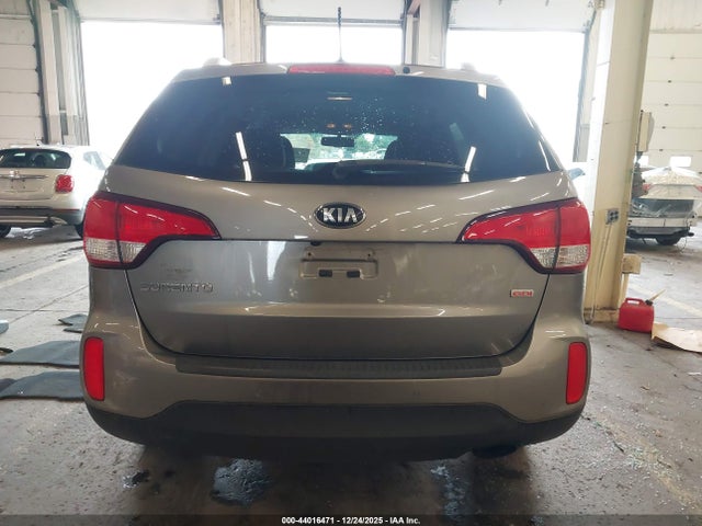 KIA SORENTO LX 2015 5XYKTCA63FG605377 Image 16