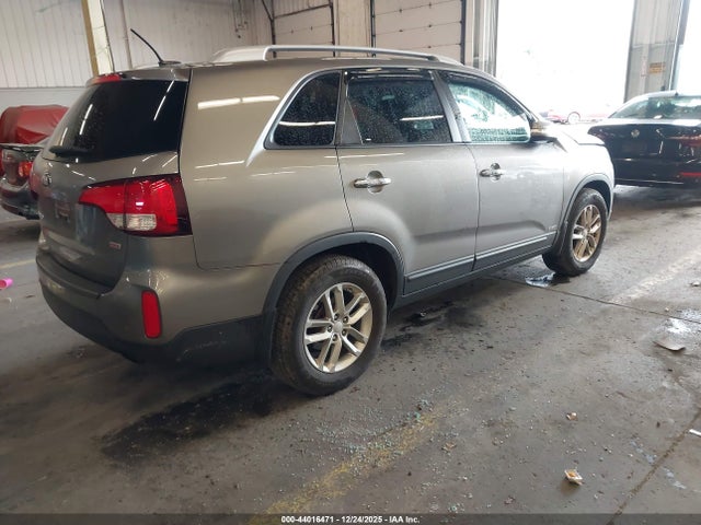 KIA SORENTO LX 2015 5XYKTCA63FG605377 Image 4