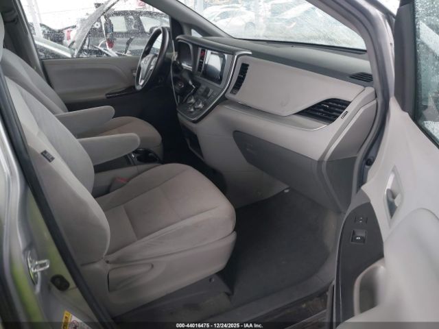 2017 TOYOTA SIENNA 5TDKZ3DC5HS773253 Photo 4