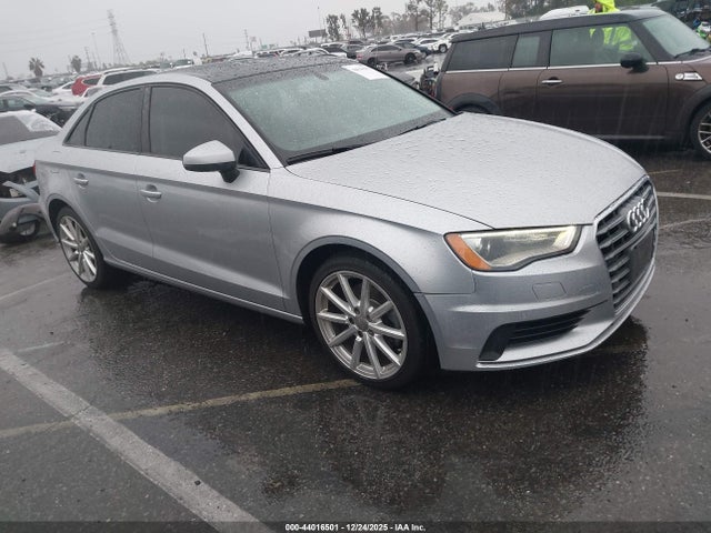 2015 AUDI A3 WAUACGFF2F1082572 Photo 0
