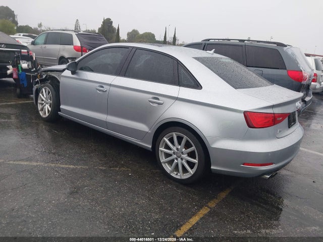 2015 AUDI A3 WAUACGFF2F1082572 Photo 2