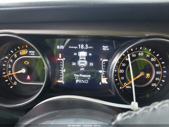 1C4HJXEN6MW645705 Jeep Wrangler Unlimited Sahara 4x4