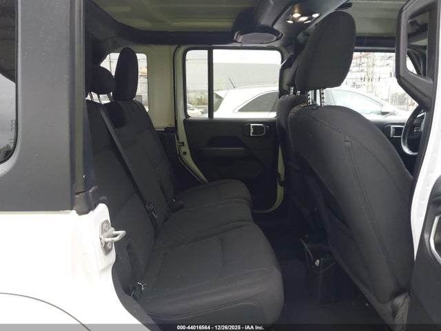 1C4HJXEN6MW645705 Jeep Wrangler Unlimited Sahara 4x4