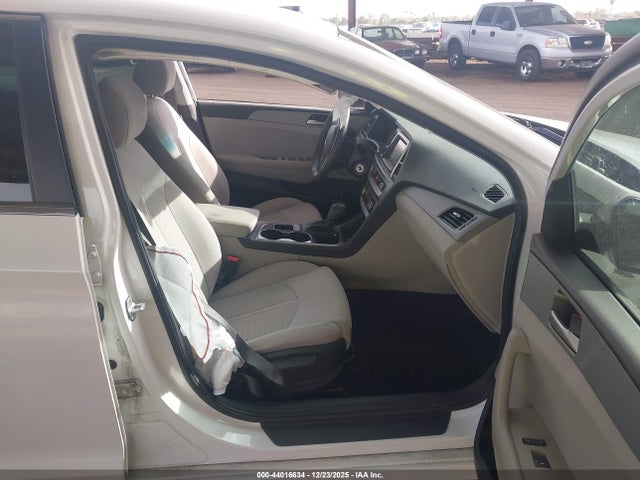5NPE24AF1KH817140 Hyundai SONATA SE