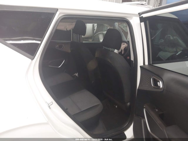 KNDJ23AU6P7201162 KIA SOUL LX