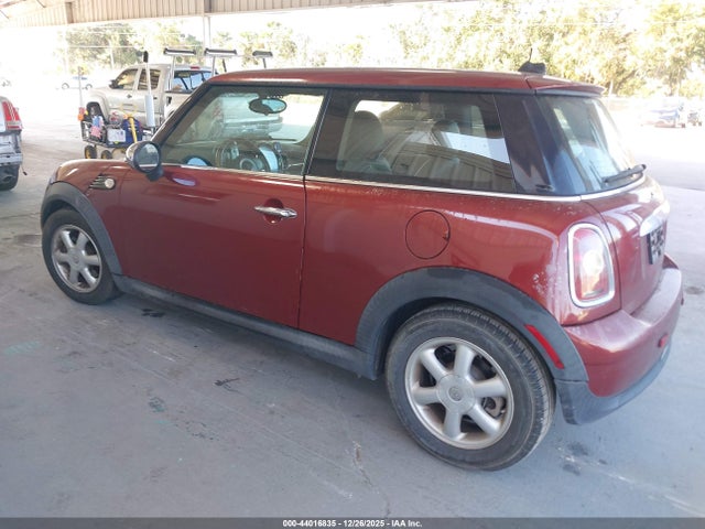 2009 MINI COOPER WMWMF335X9TW75646 Photo 2