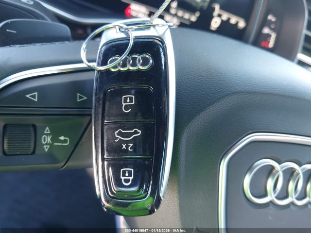 2021 AUDI Q8 WA1AVAF11MD007480 Photo 10