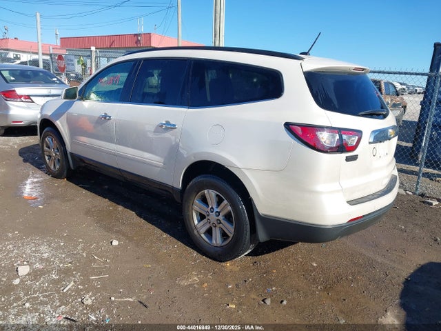 2014 CHEVROLET TRAVERSE 1GNKRHKD5EJ116199 Photo 2
