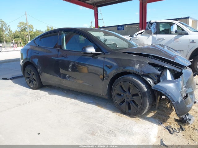 7SAYGDED2SF300017 Tesla Model Y Long Range Dual Motor Rear-wheel Drive