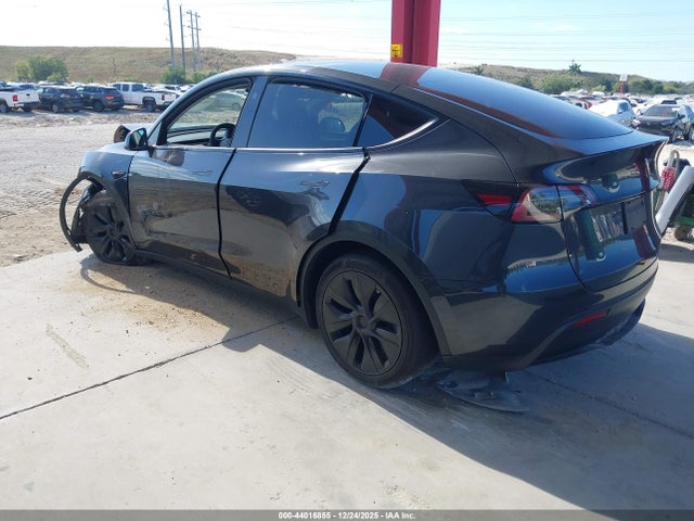 2025 TESLA MODEL Y 7SAYGDED2SF300017 Photo 2