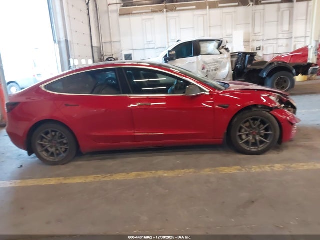 44016862 :رقم المزاد ، 5YJ3E1EA5JF057495 vin ، 2018 Tesla Model 3 Long Range/mid Range مزاد بيع