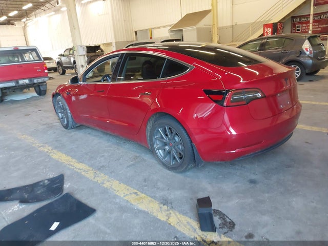 44016862 :رقم المزاد ، 5YJ3E1EA5JF057495 vin ، 2018 Tesla Model 3 Long Range/mid Range مزاد بيع