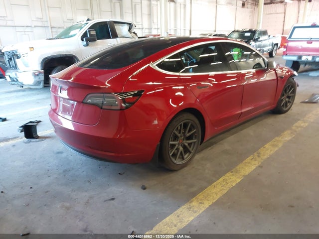 44016862 :رقم المزاد ، 5YJ3E1EA5JF057495 vin ، 2018 Tesla Model 3 Long Range/mid Range مزاد بيع