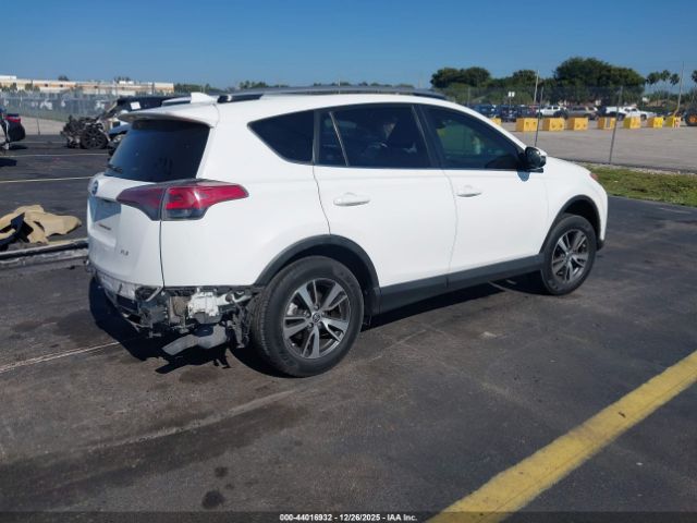 2018 TOYOTA RAV4 JTMRFREV9JJ256826 Photo 3