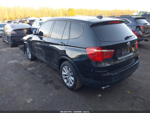 2015 BMW X3 5UXWX9C57F0D46302 Photo 2