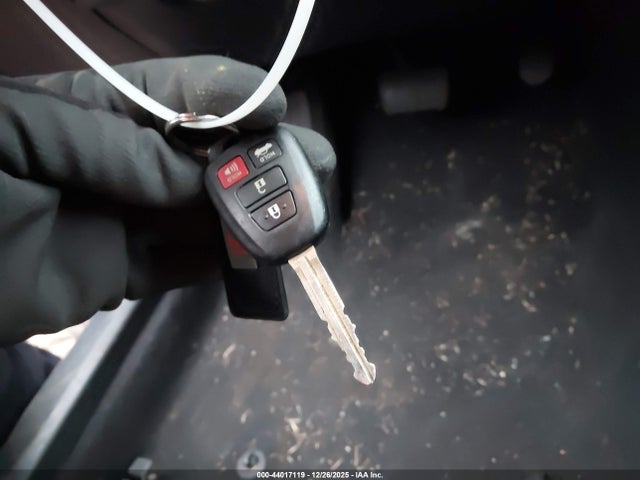 44017119 :رقم المزاد ، 2T1BURHE9FC309711 vin ، 2015 Toyota Corolla S Plus مزاد بيع