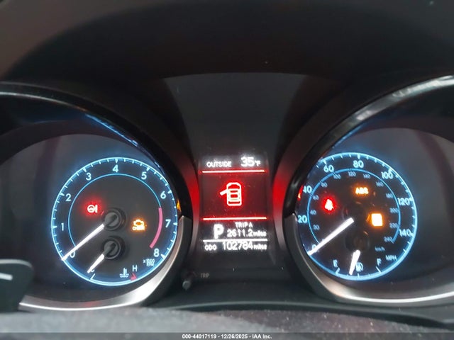 44017119 :رقم المزاد ، 2T1BURHE9FC309711 vin ، 2015 Toyota Corolla S Plus مزاد بيع